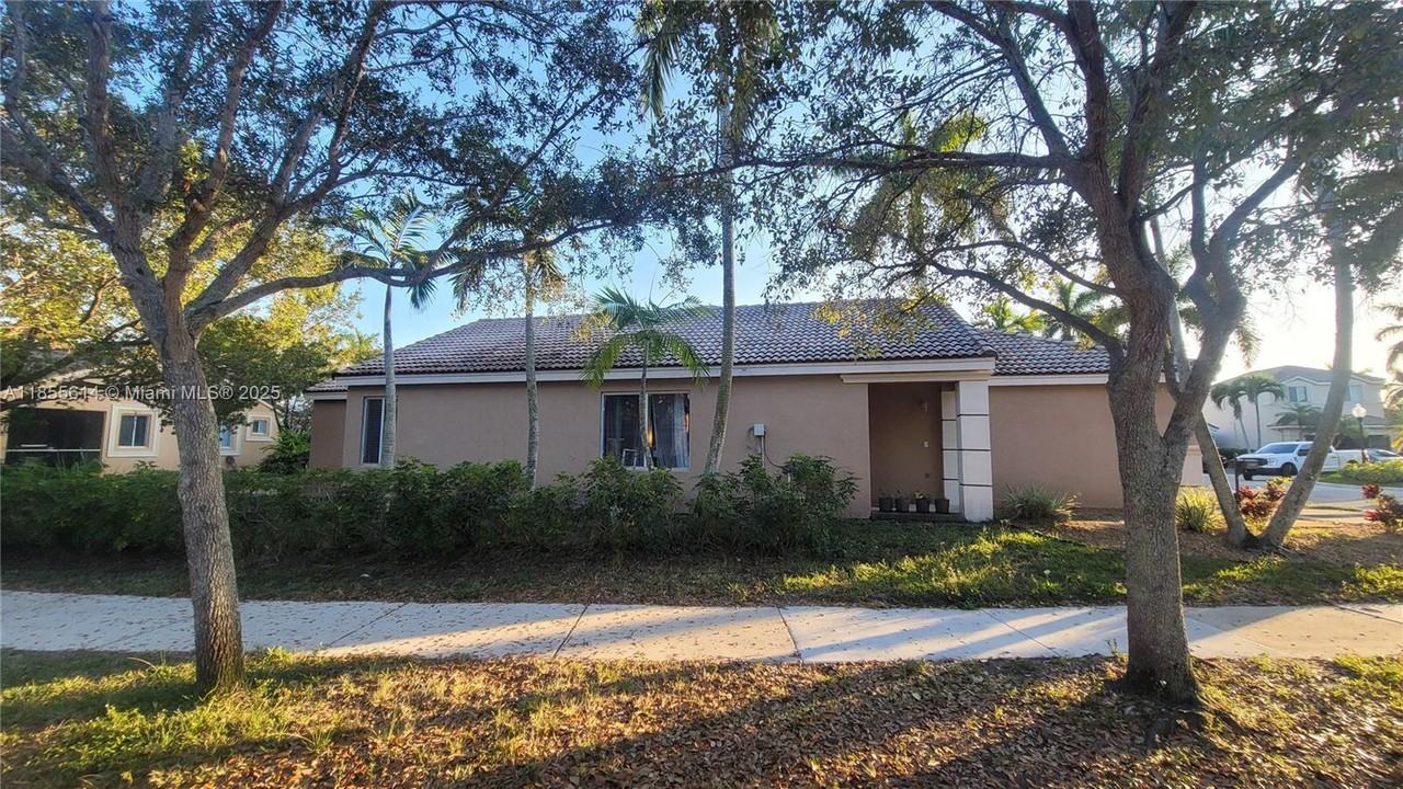 1205 Canary Island Drive - Photo 4 of 16