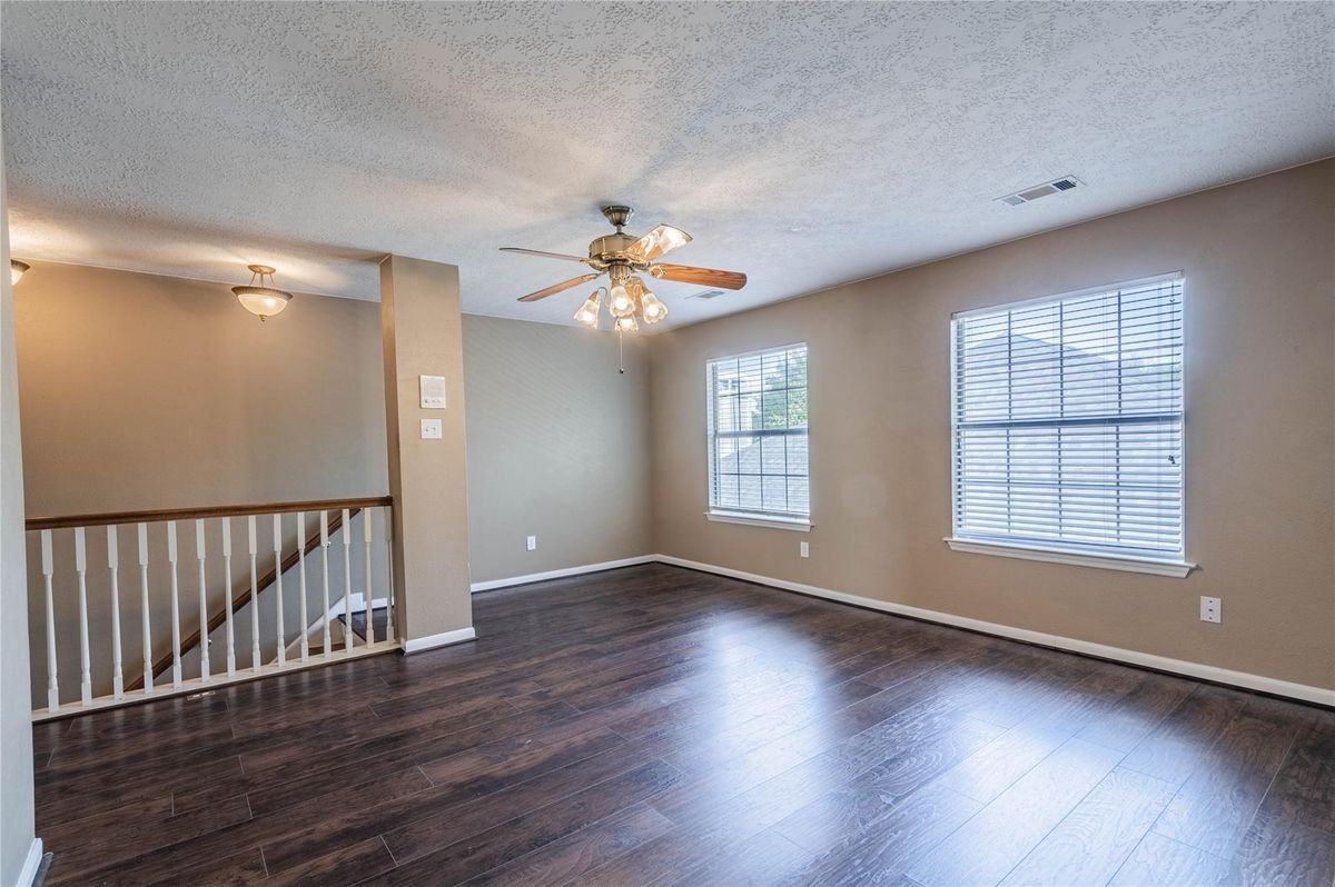 1215 Wildewood Ct - Photo 2 of 3