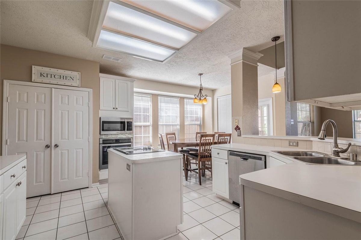 1215 Wildewood Ct - Photo 3 of 3