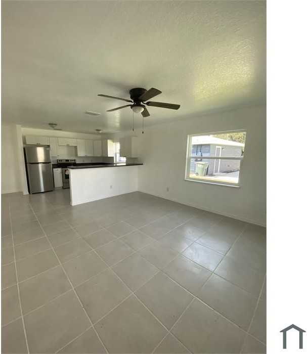 809 11th St E - Photo 2 of 17