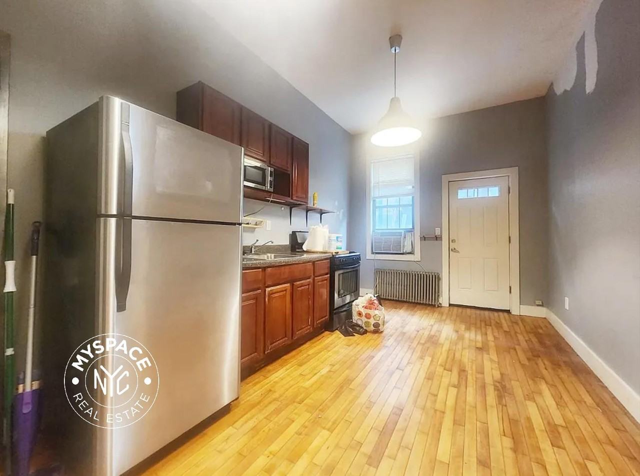 190 Wilson Ave #1B - Photo 4 of 15