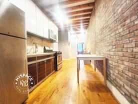 300 Grove St #1R - Photo 1 of 1