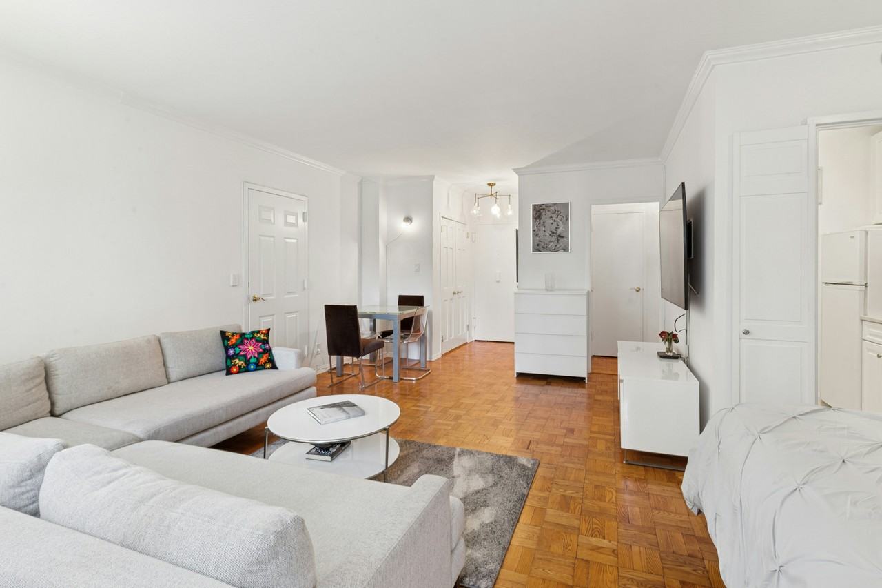 60 Sutton Pl S #11LS - Photo 4 of 10