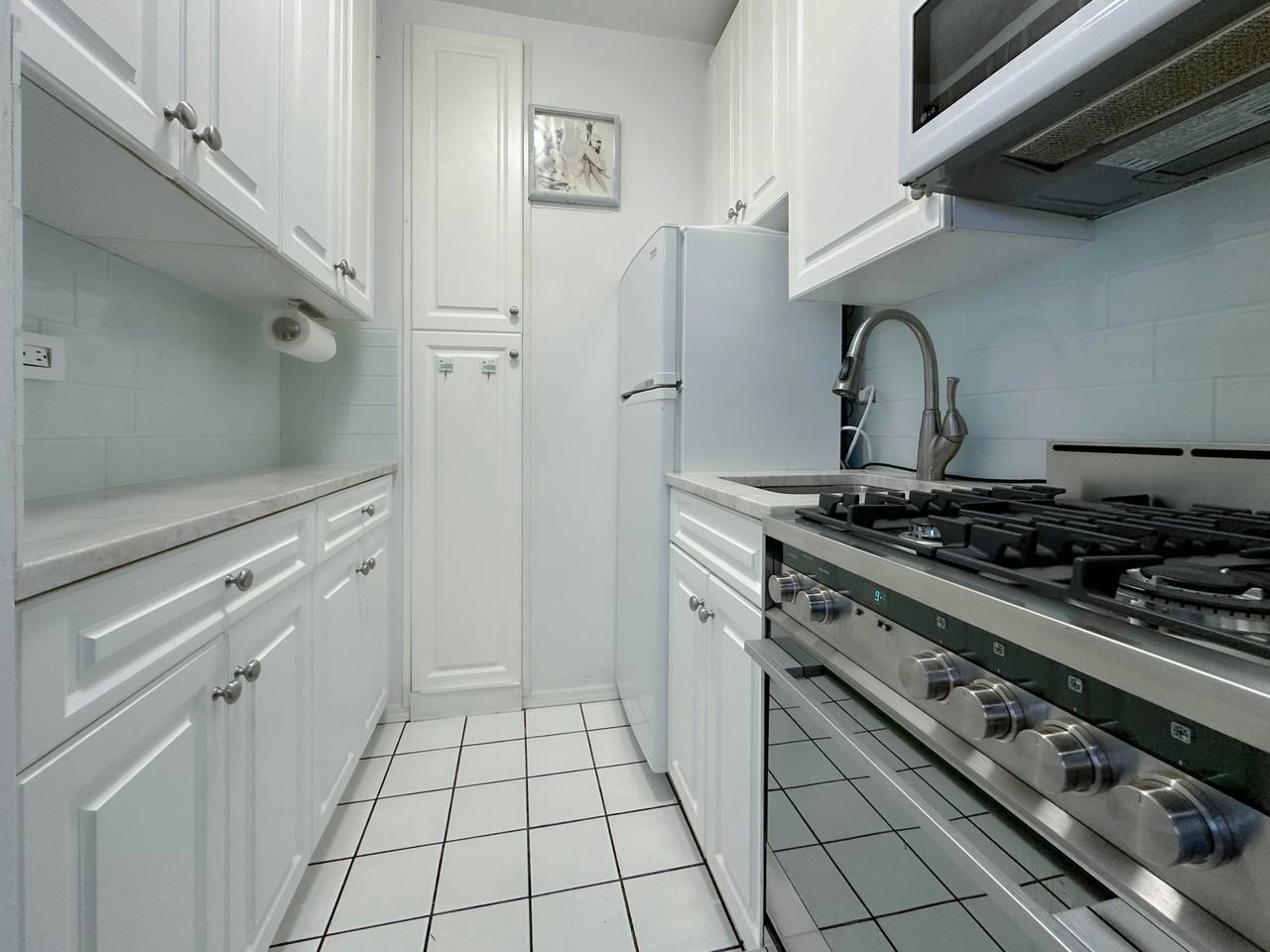 60 Sutton Pl S #11LS - Photo 5 of 10