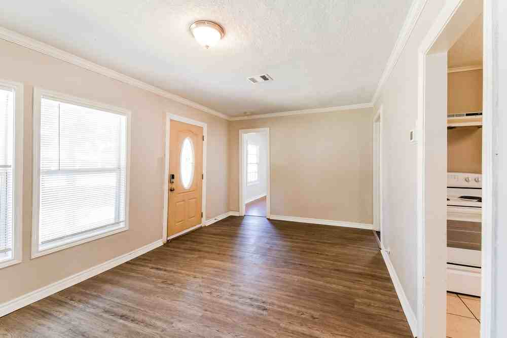 1505 4th Ave N - Photo 3 of 16