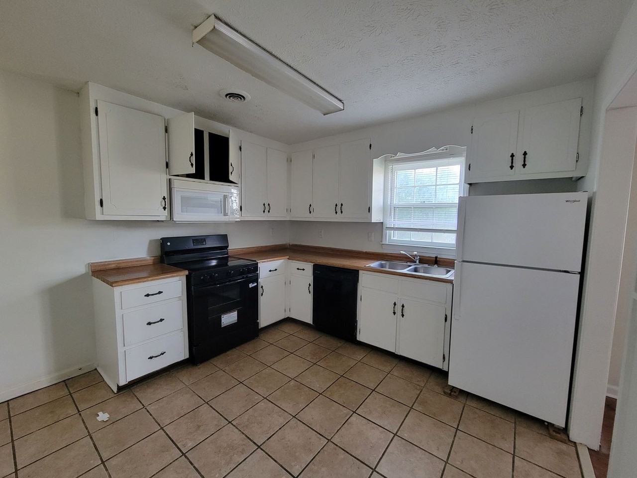 1260 Aiken Rd - Photo 4 of 13