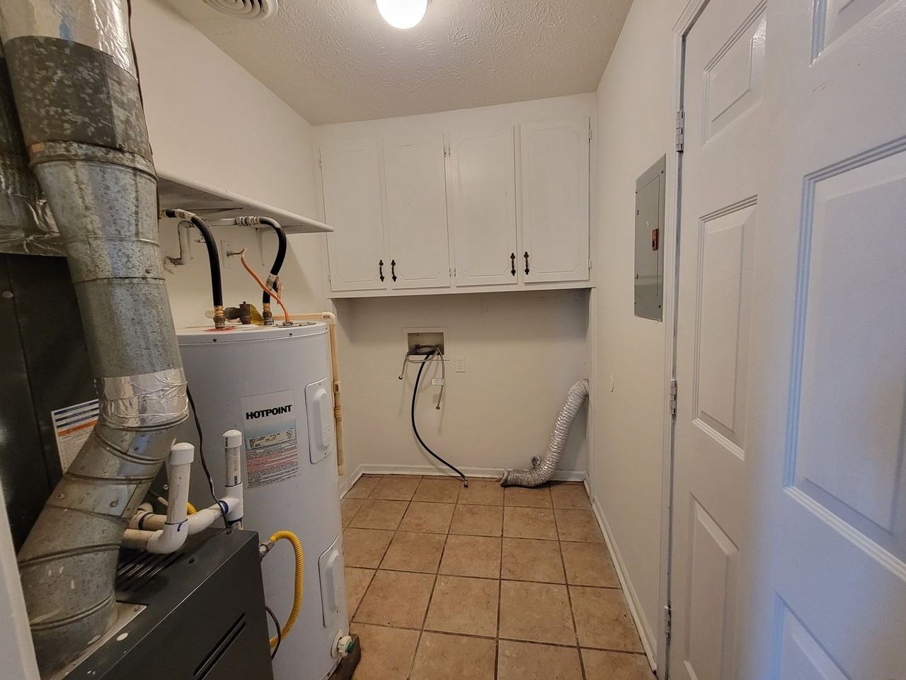 1260 Aiken Rd - Photo 5 of 13