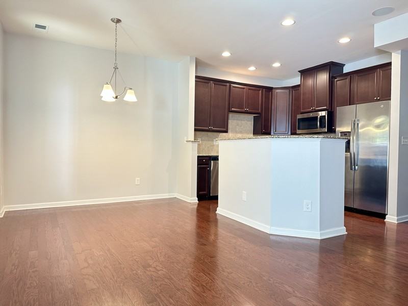 2501 Silverthorn Dr - Photo 7 of 28