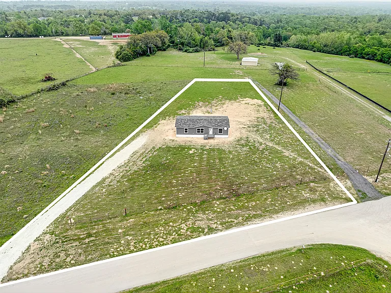 873 Golden Acres - Photo 2 of 10