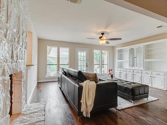 2021 Macao Place - Photo 4 of 14