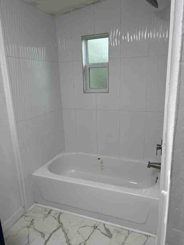 109 Caracas St - Photo 7 of 9