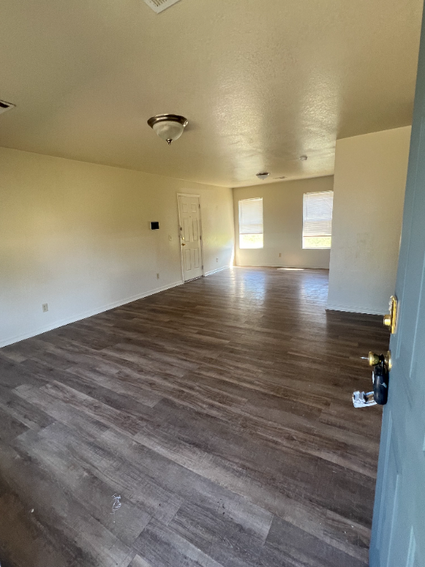 2420 Poplar St - Photo 2 of 8