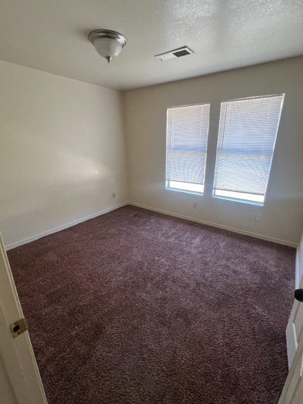 2420 Poplar St - Photo 4 of 8