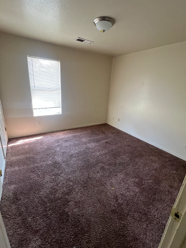 2420 Poplar St - Photo 6 of 8