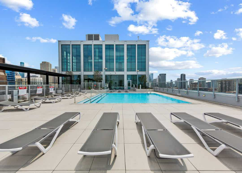 813 N Wells St - Photo 4 of 12