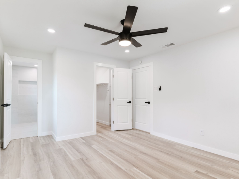 126 E Scotland Dr - Photo 2 of 7