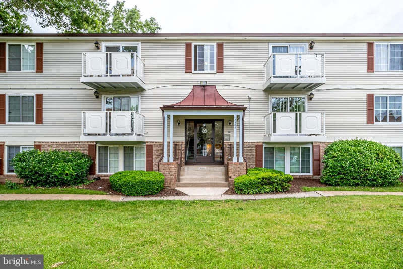 8385 Brockham Dr - Photo 5 of 23