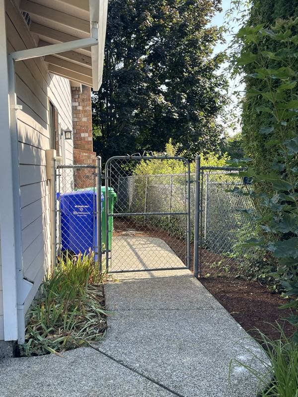 3826 Ne 3rd St - Photo 2 of 15