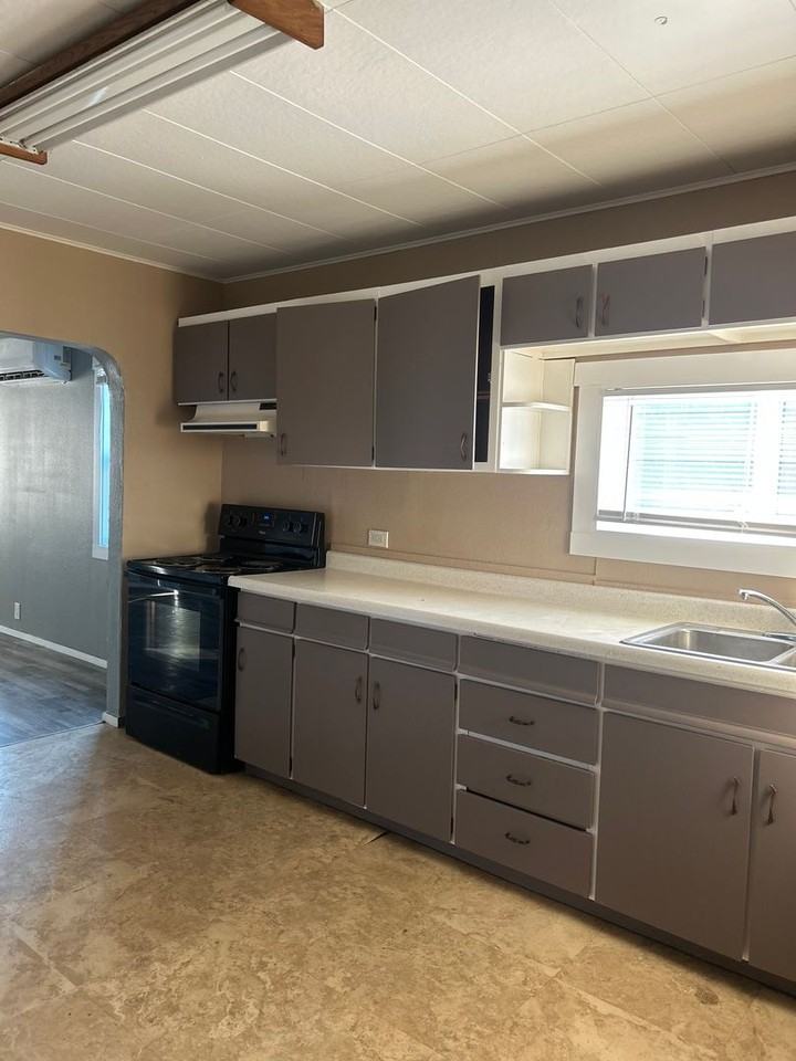 323 Sw 16th St - Photo 6 of 12