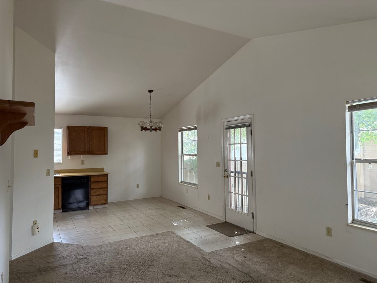 1190 Niagara Dr #NA - Photo 2 of 8