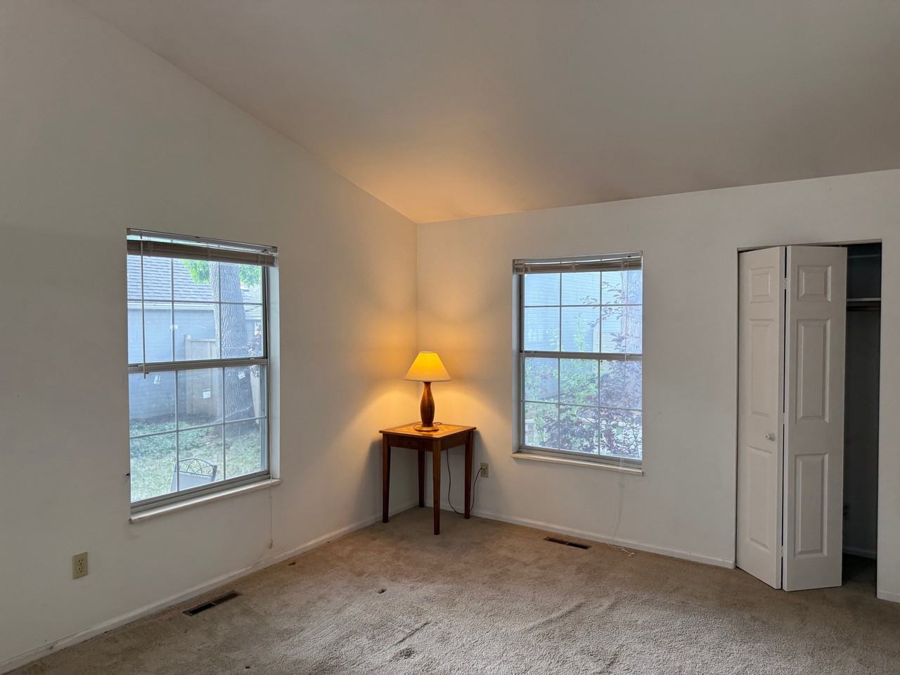 1190 Niagara Dr #NA - Photo 3 of 8