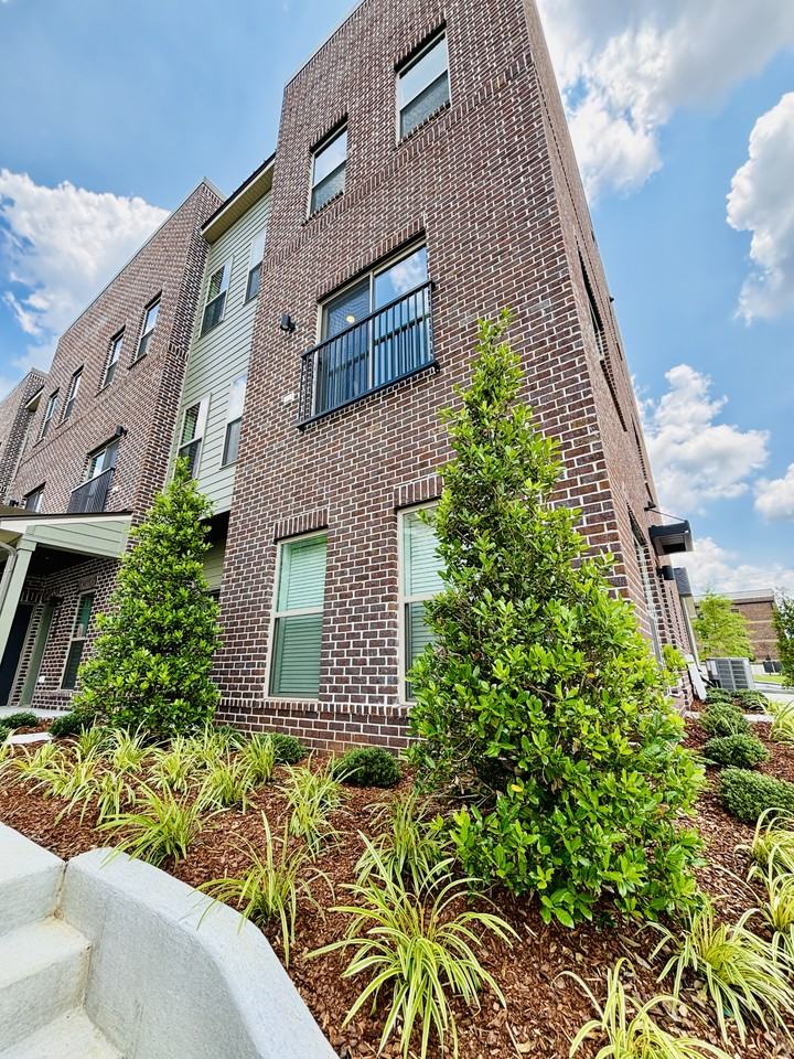 351 Wellows Chase #351B - Photo 2 of 14