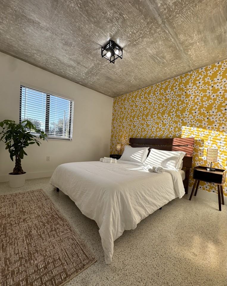 190 Nw 69th St #7 - Photo 3 of 16