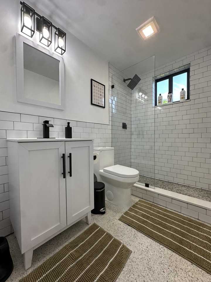 190 Nw 69th St #7 - Photo 4 of 16