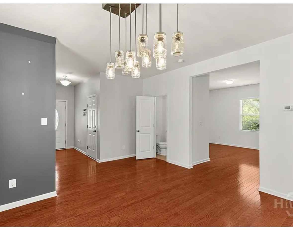 4 Crest View Circle - Photo 3 of 36