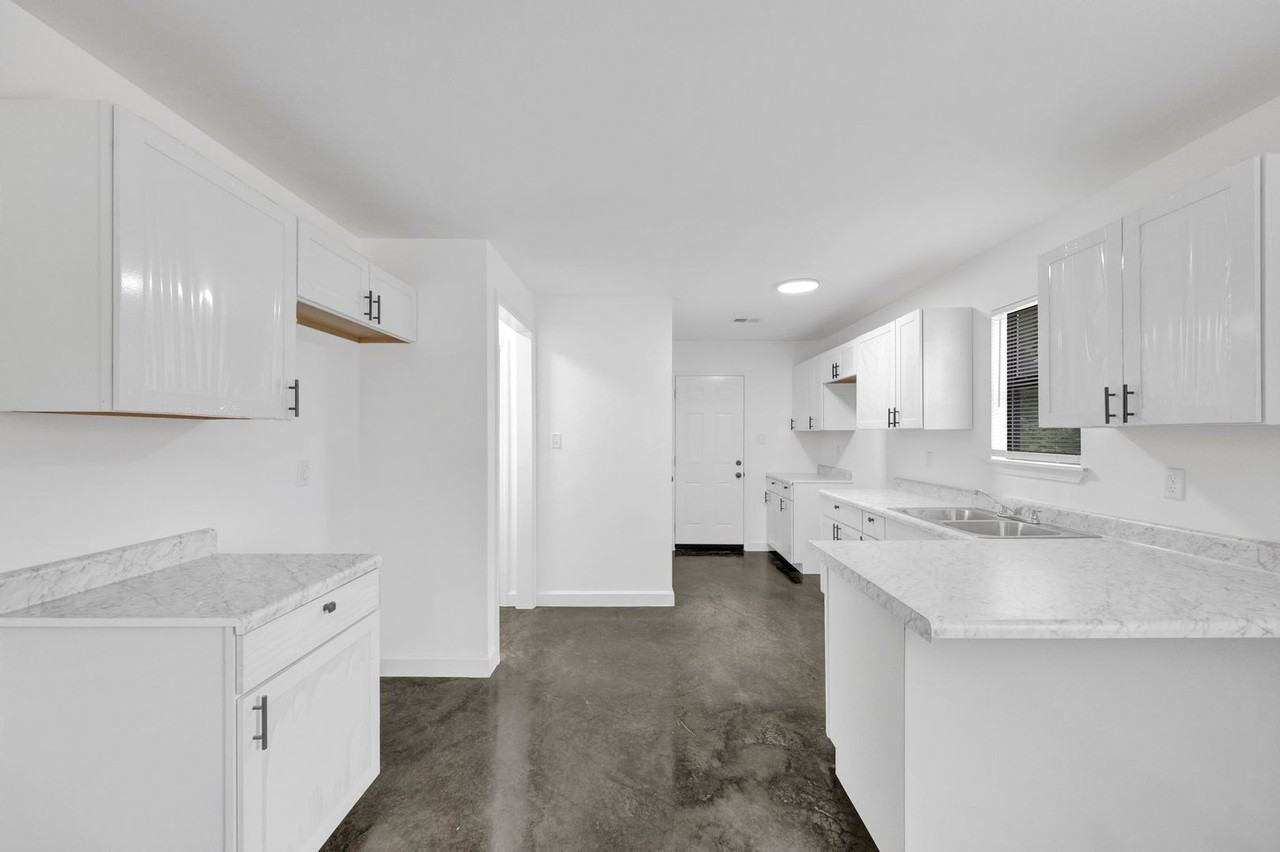 341 Dixie Rd - Photo 2 of 4