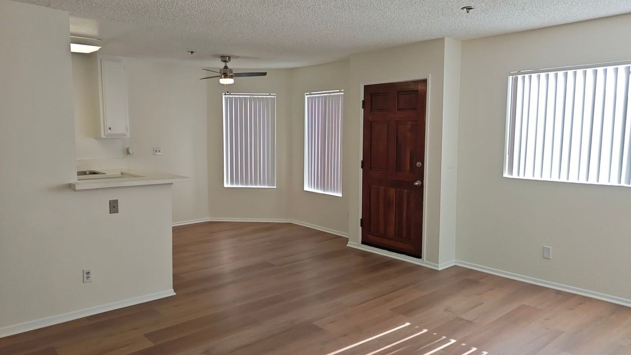 087 - Villa Monaco Apartments - Photo 2 of 25