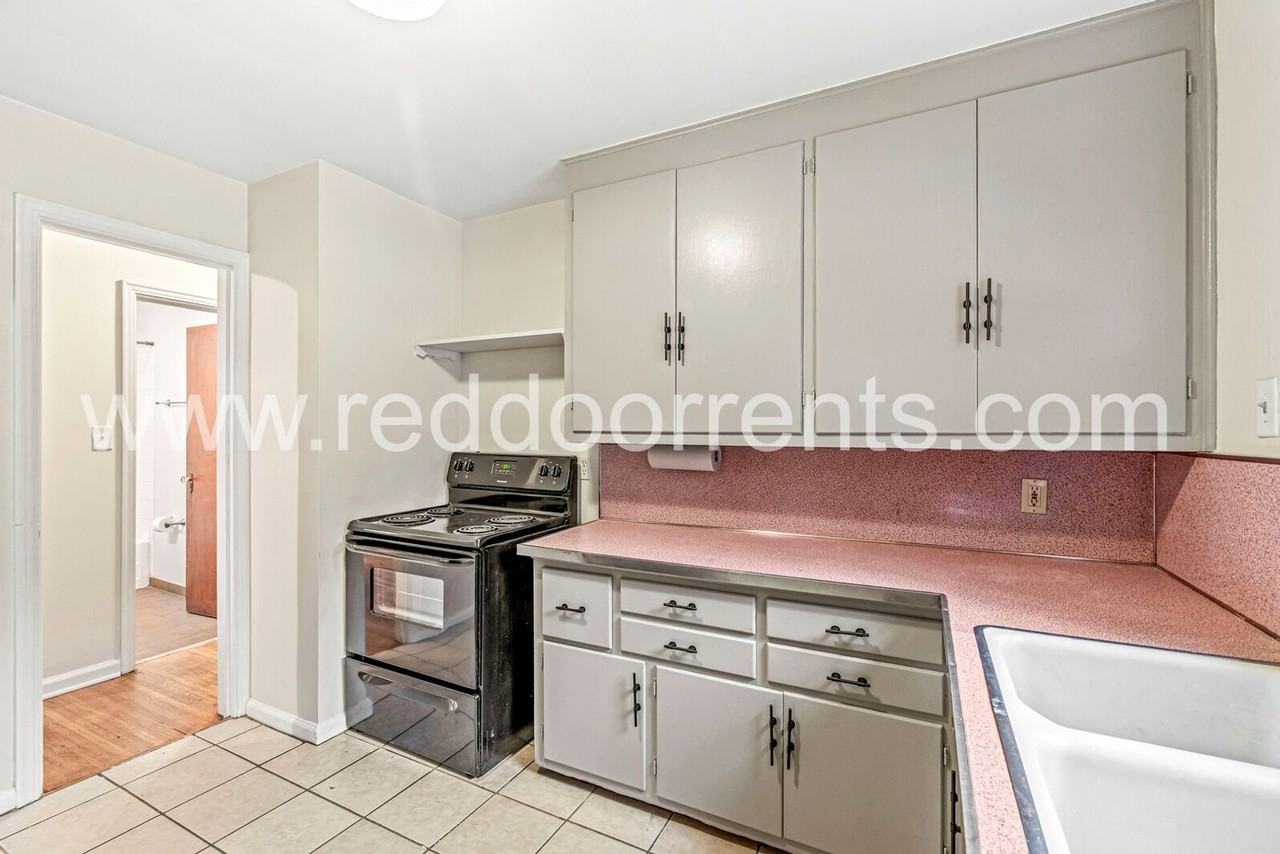 4925 Crittenden Ave - Photo 2 of 26