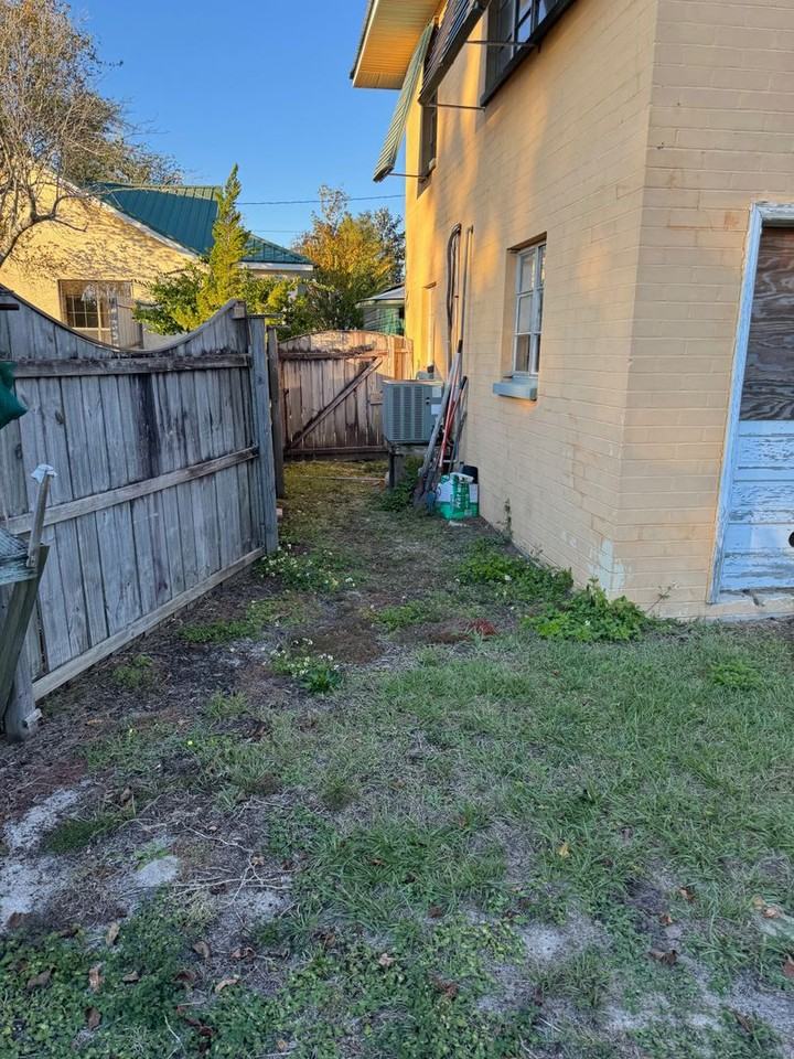 204 E 10th St - Photo 3 of 9