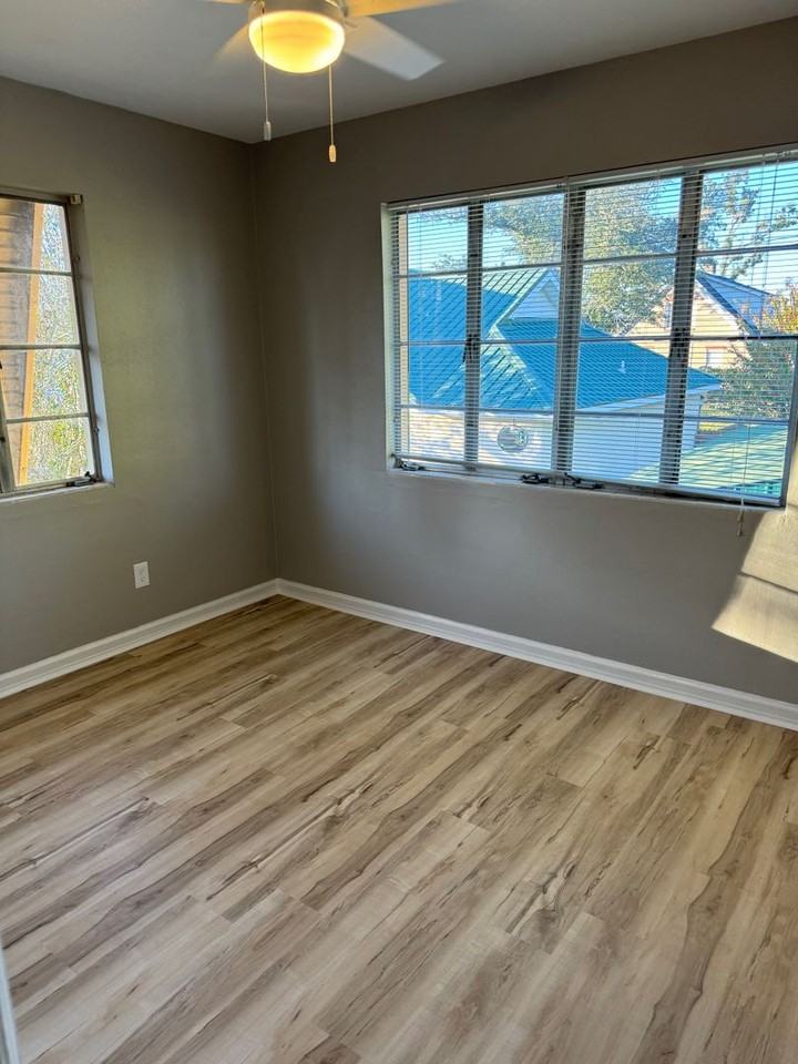 204 E 10th St - Photo 7 of 9