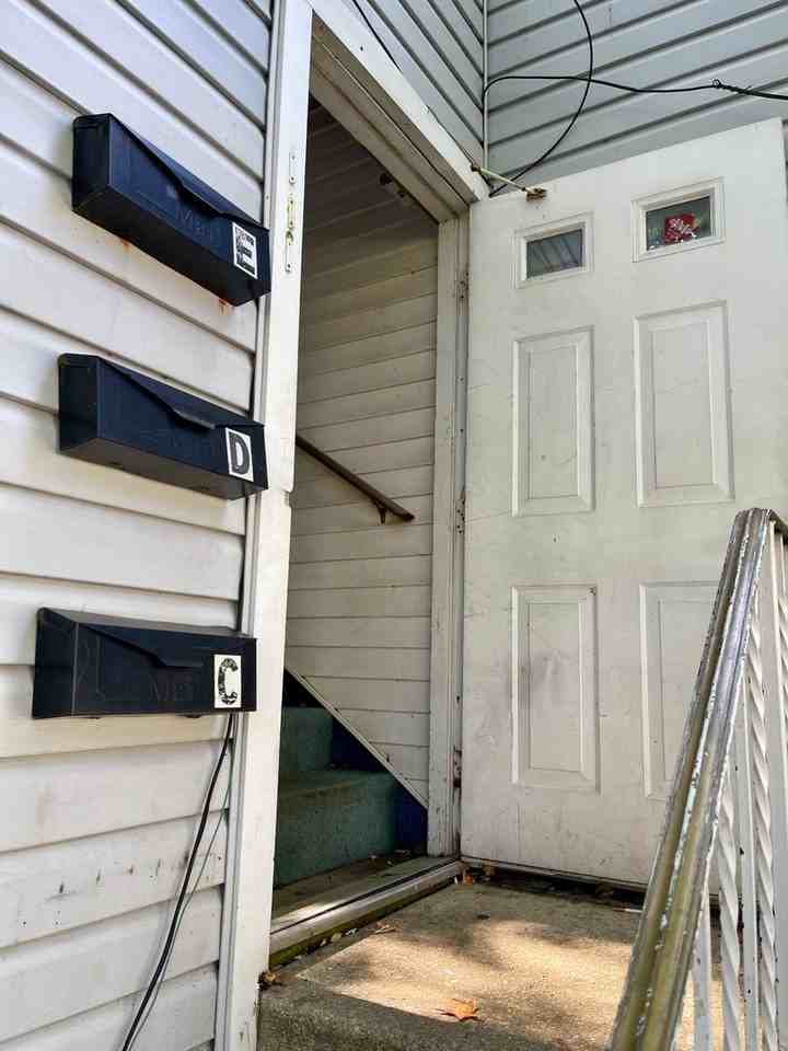 316 E Ridley Ave - Photo 3 of 15