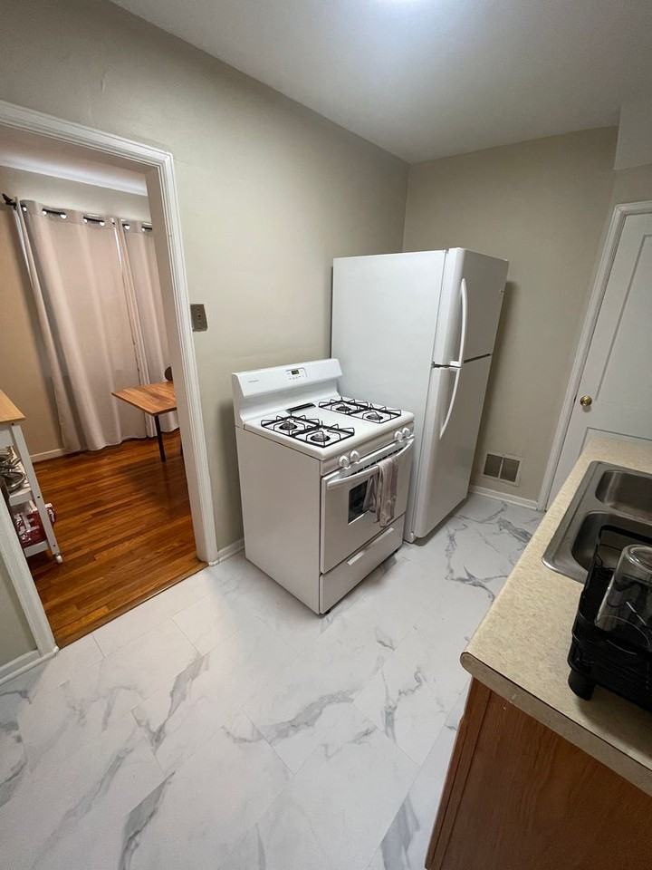 2563 Medary Ave - Photo 7 of 17