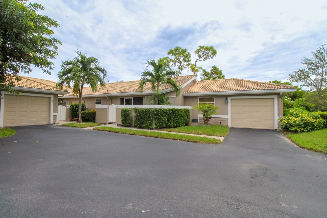 306 Emerald Bay Cir #J8 - Photo 4 of 49