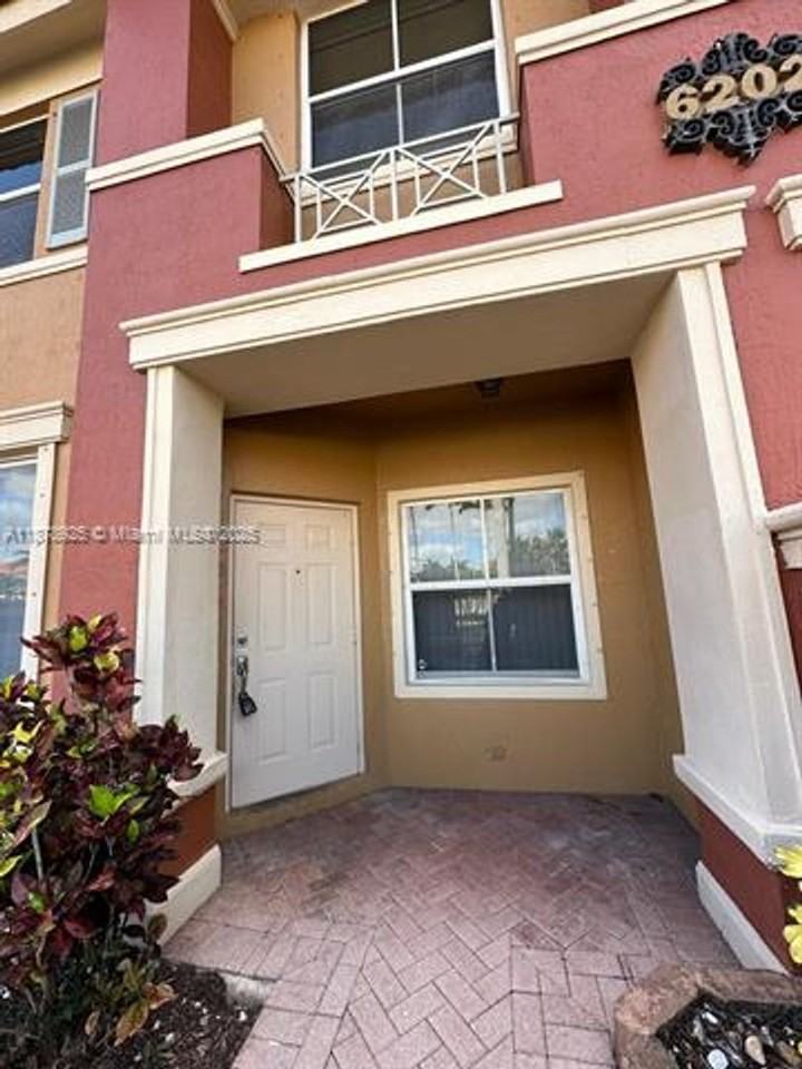 6202 6202 NW 115th Pl th 327 - Photo 2 of 20