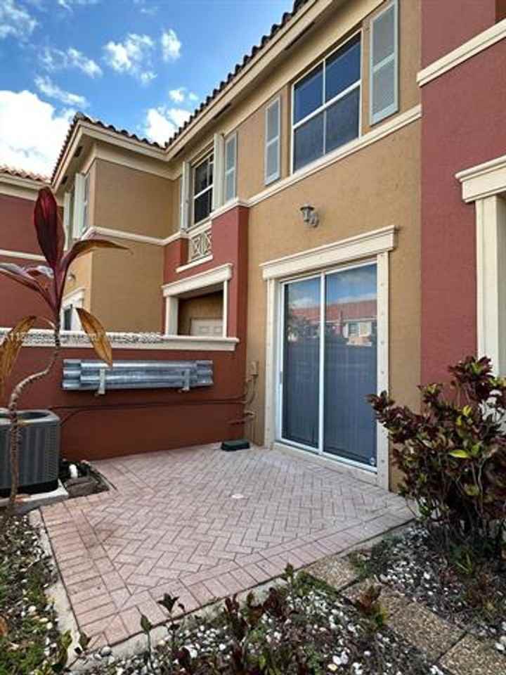6202 6202 NW 115th Pl th 327 - Photo 3 of 20