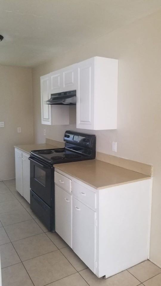 1119 Olive St - Photo 3 of 11