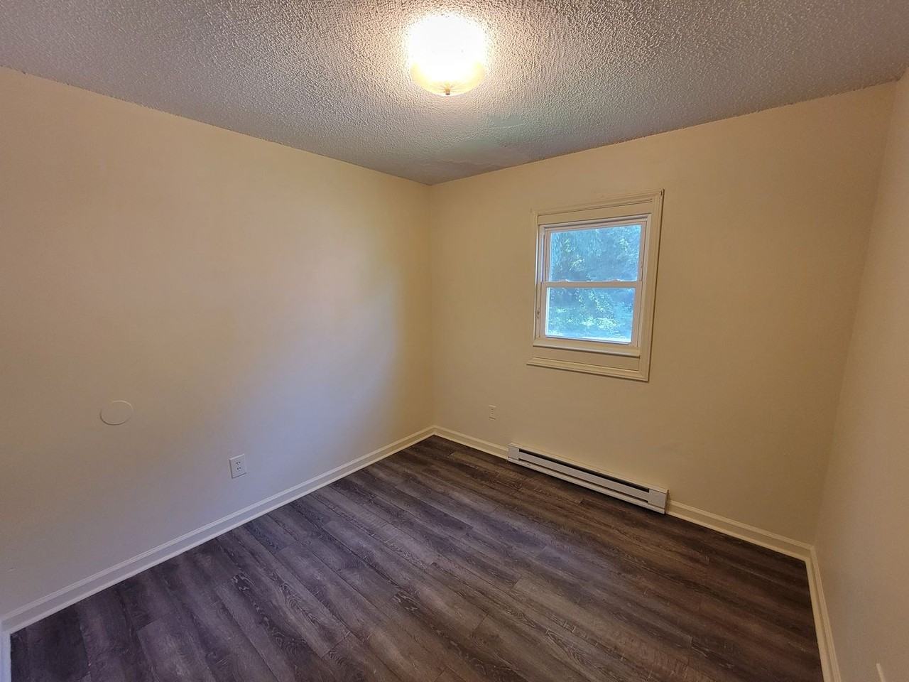 2402 Phillips Ave - Photo 3 of 9