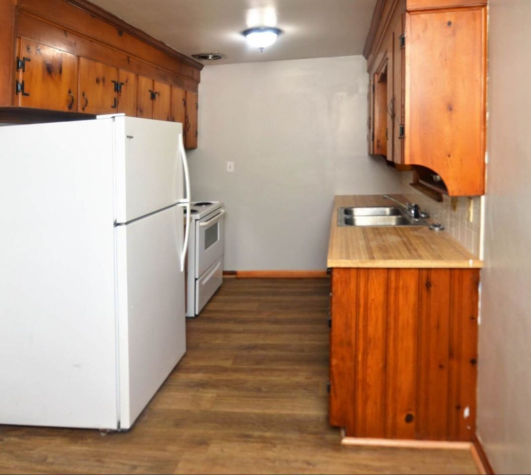 197 Hilltop Dr - Photo 4 of 22