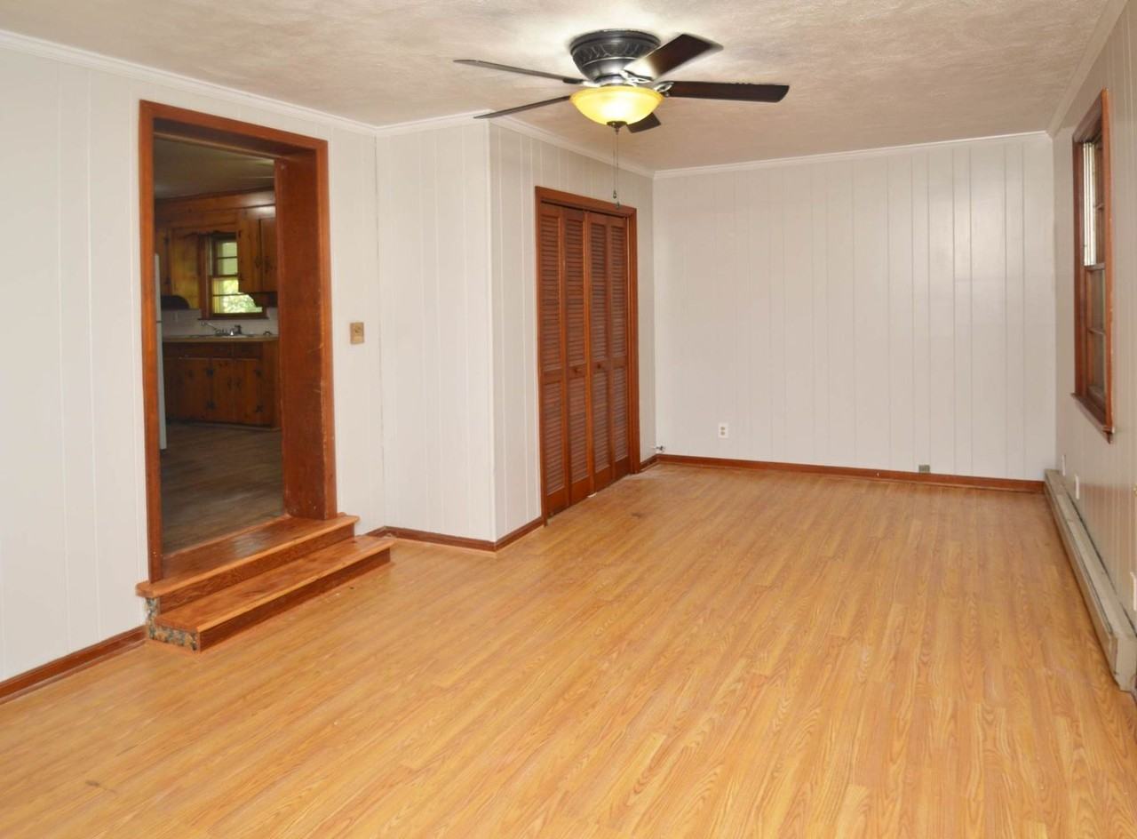 197 Hilltop Dr - Photo 7 of 22