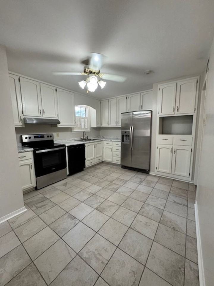 911 Gaillard Dr - Photo 3 of 16