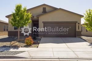featured image of 2115 Solitaire St Ne