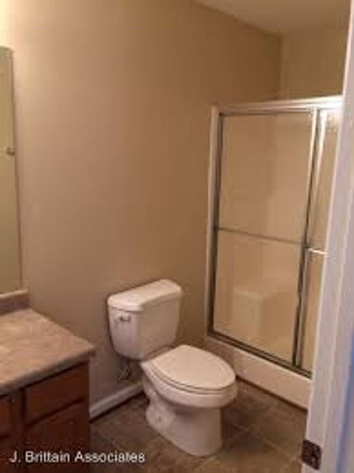 700 Gardner Drive SE - Photo 2 of 3