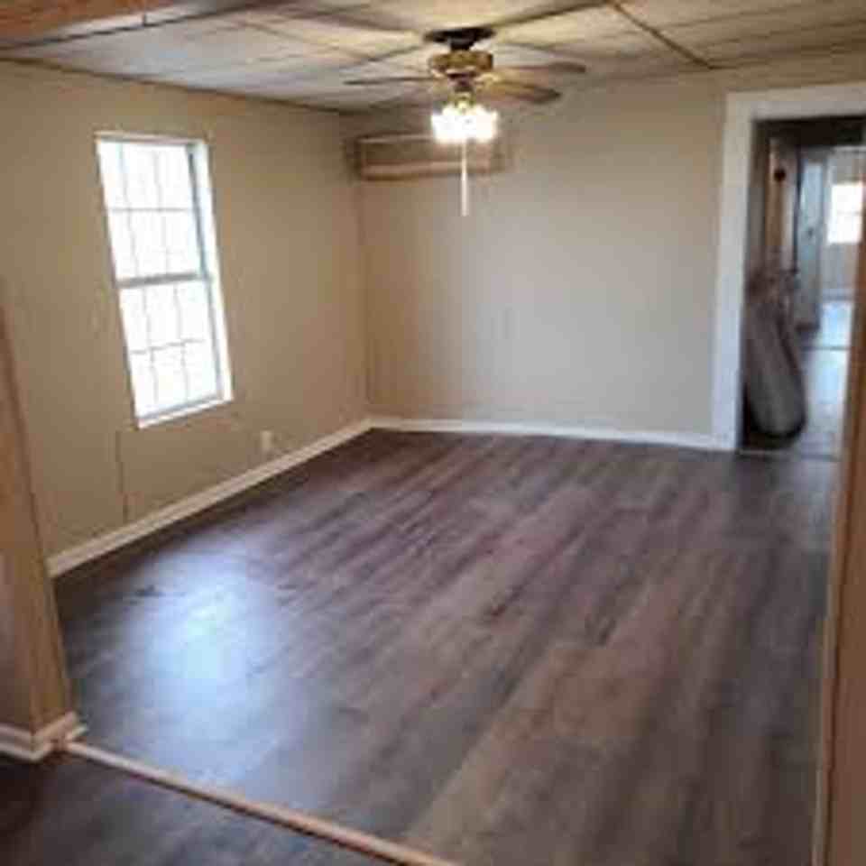 700 Gardner Drive SE - Photo 3 of 3