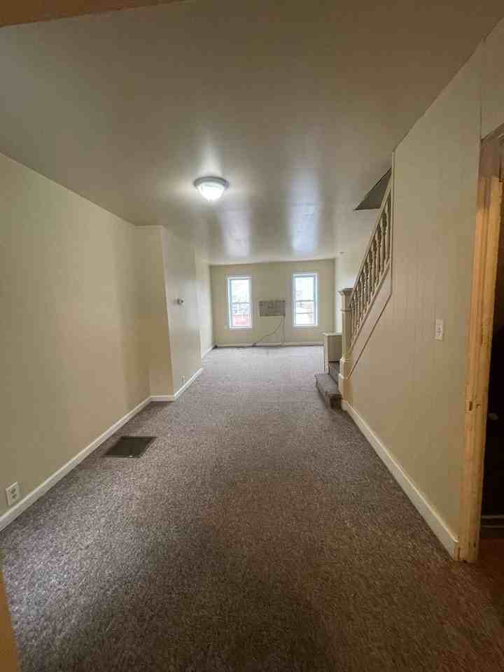 1127 W Union St - Photo 3 of 11