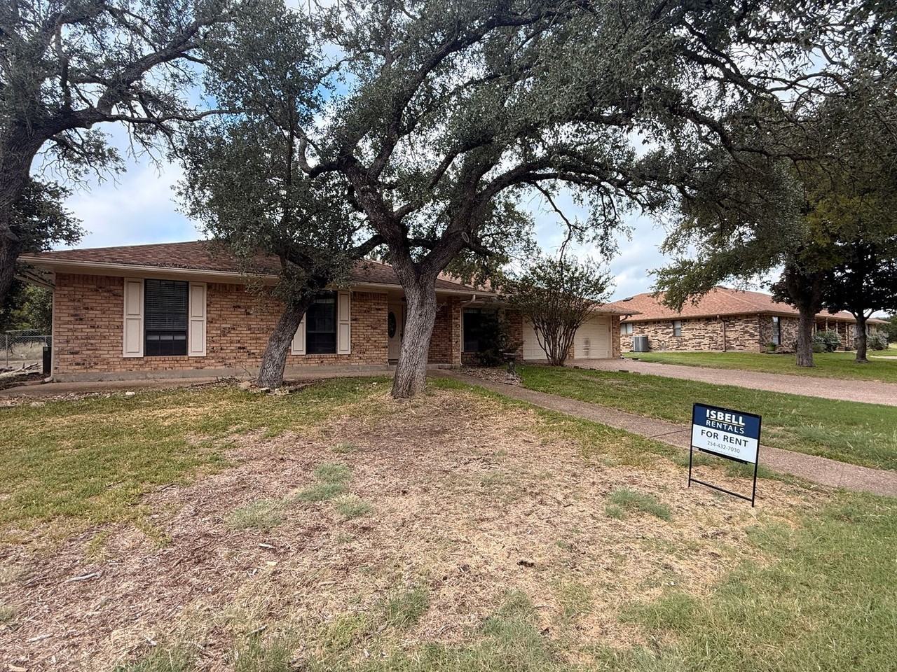 2116 Chinaberry Cir - Photo 2 of 28