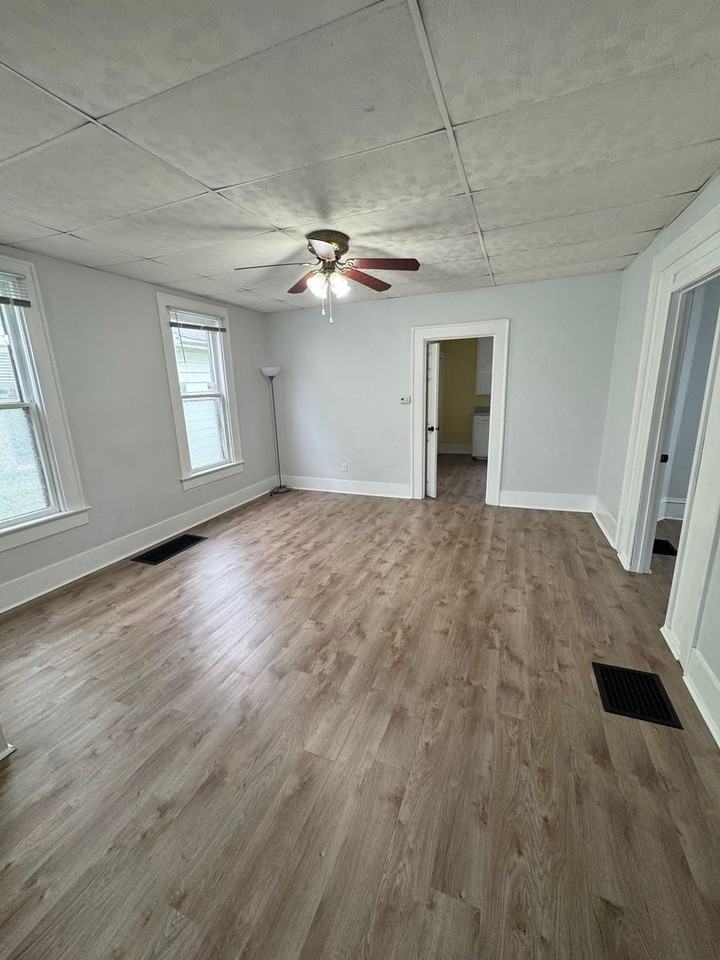 1018 Saint Marys Ave - Photo 2 of 11